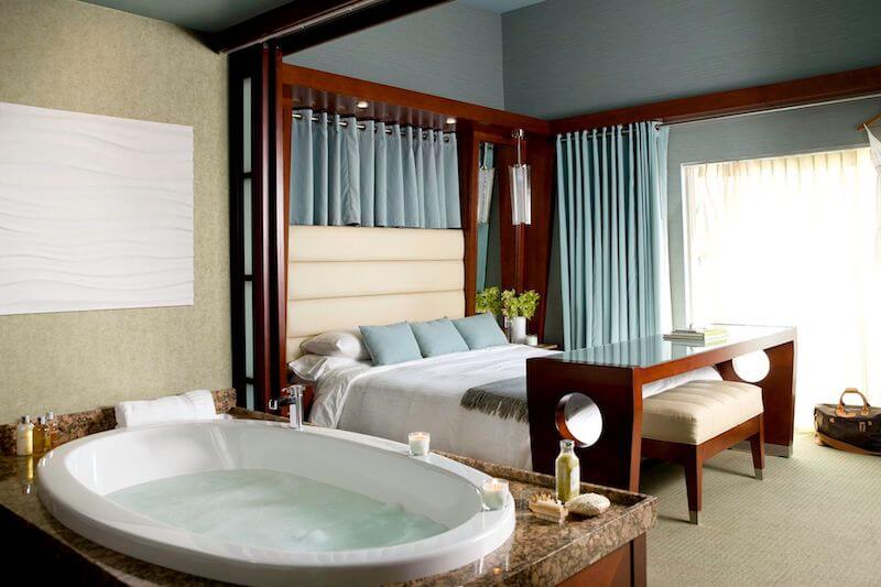 Photo de loveroom avec lit